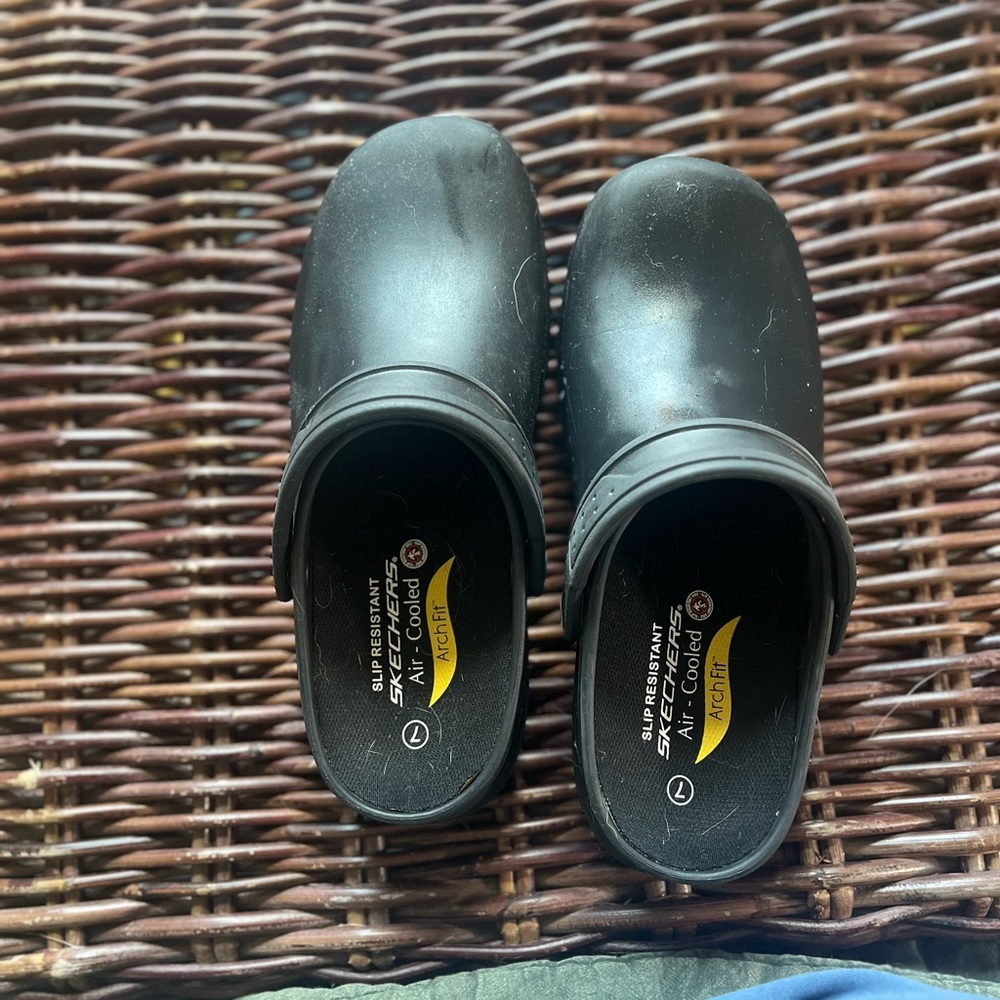 SKETCHERS NON-SLIP